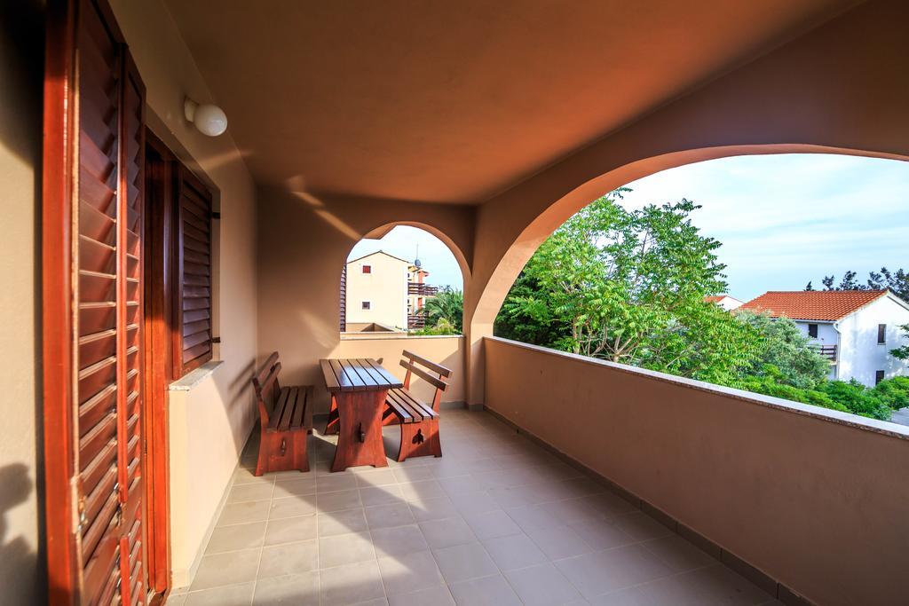 Apartments Dario Новалья Экстерьер фото