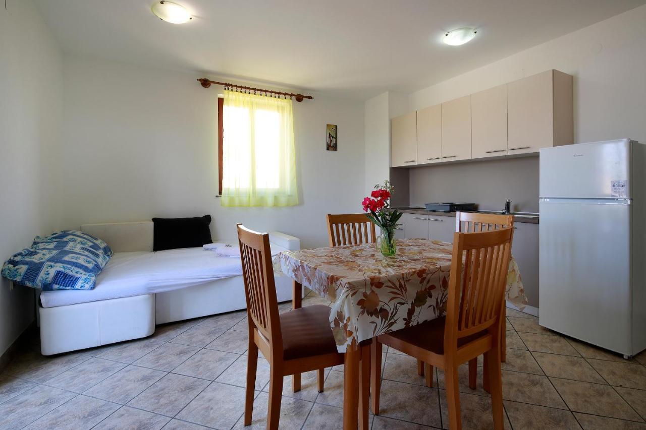 Apartments Dario Новалья Экстерьер фото