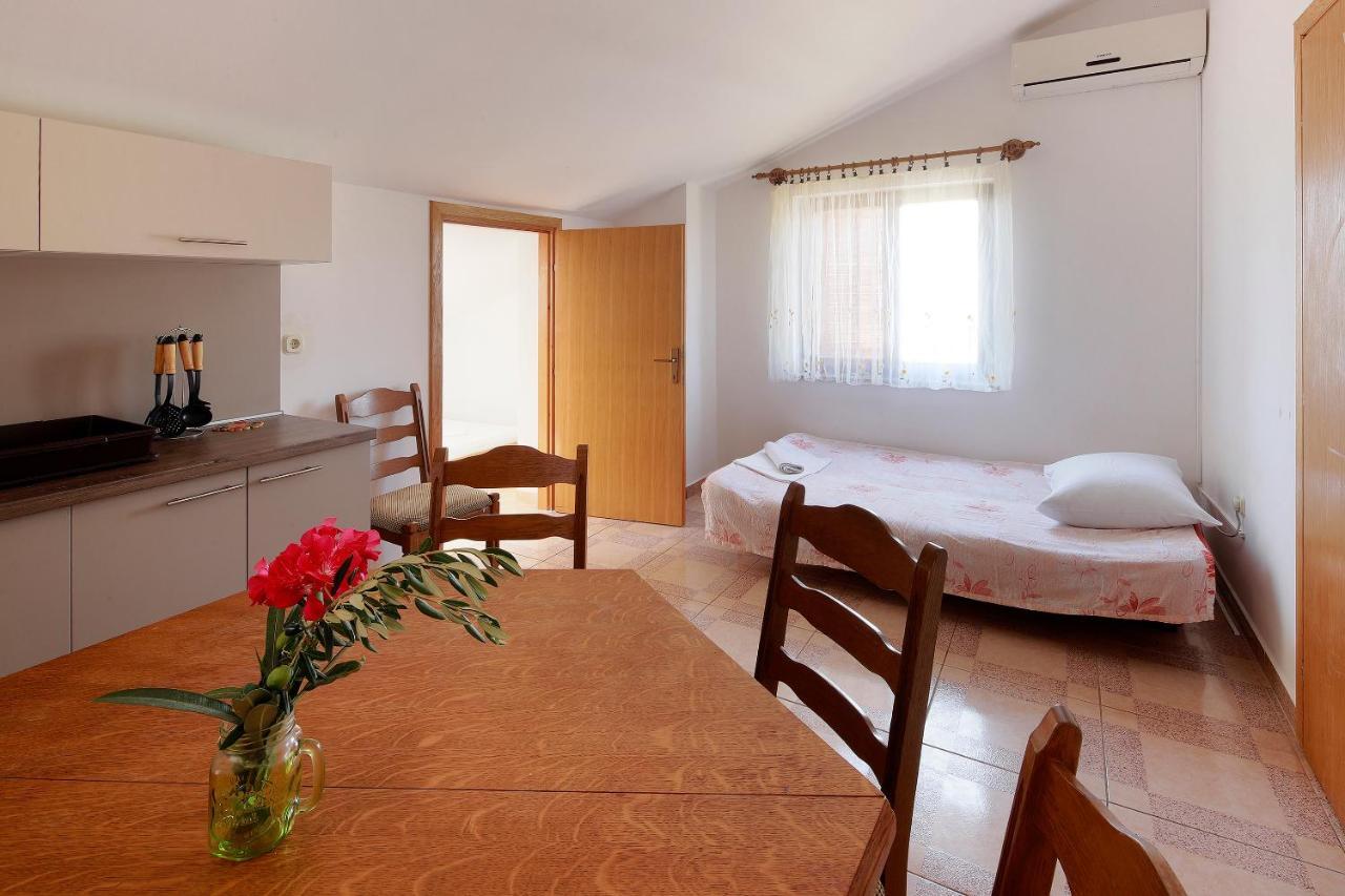Apartments Dario Новалья Экстерьер фото
